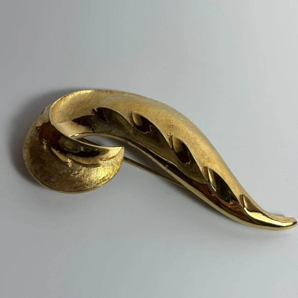 Brooch Lot Vintage‎ Hobe Trifari Silver Gold Tone Leaves Unique Collar Design
